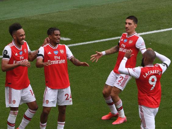 Bellerin celebrates with teammates after Arsenal score (Getty)