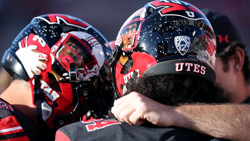 Utah players huddle as the Utes and Trojans play at Rice Eccles Stadium in Salt Lake City on Saturday, Oct. 15, 2022.