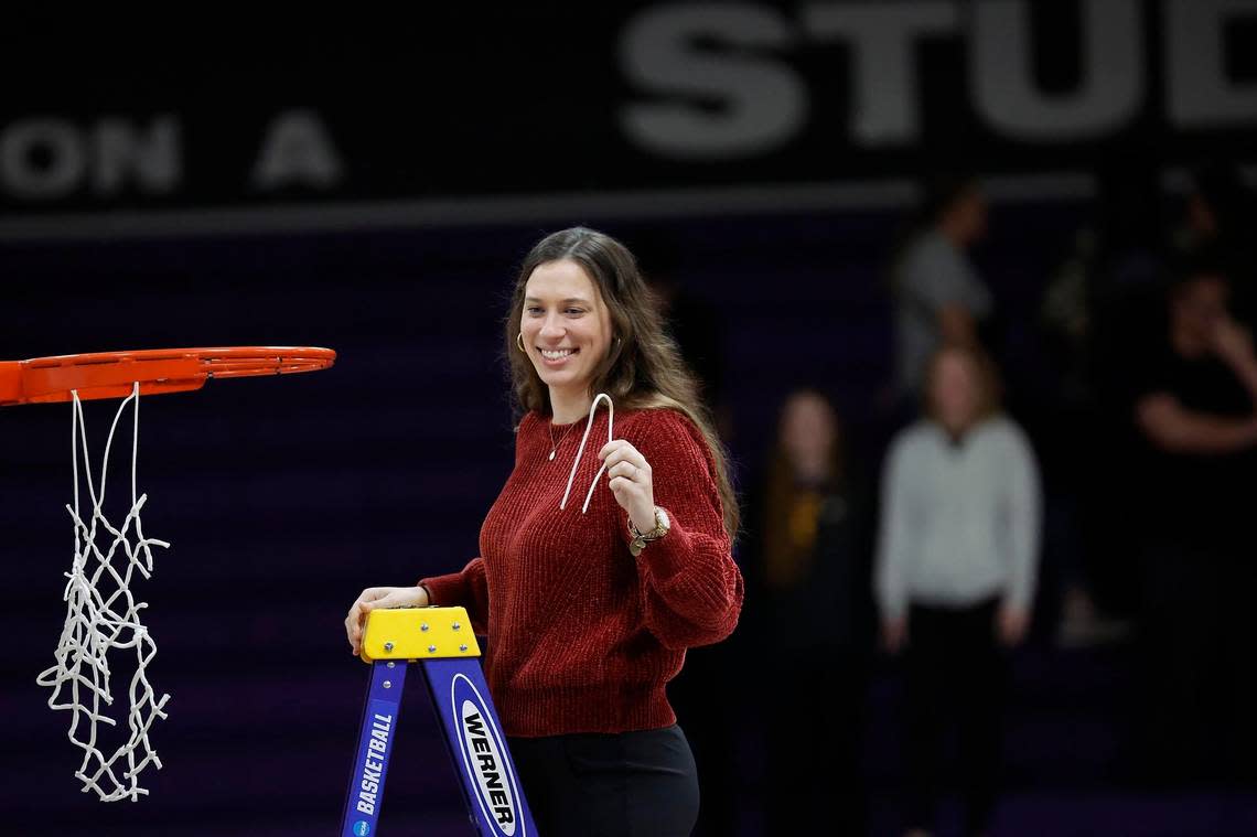 This season, Varel was named the 2024 Division III Assistant Coach of the Year by the Women’s Basketball Coaches Association.