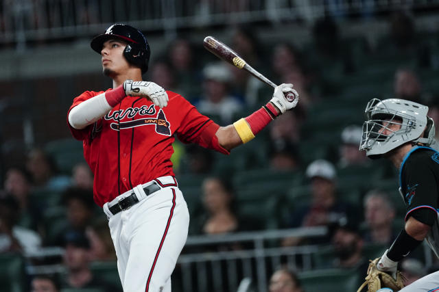 WATCH: Ozzie Albies takes Sandy Alcantara deep to give Braves