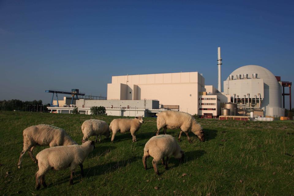 <p>Giftig, aber unglaublich wertvoll, schließlich kommt kein Kernkraftwerk ohne aus: Plutonium sichert sich mit 3.200 Euro Platz sieben der weltweit teuersten Substanzen. (Bild-Copyright: ddp Images) </p>