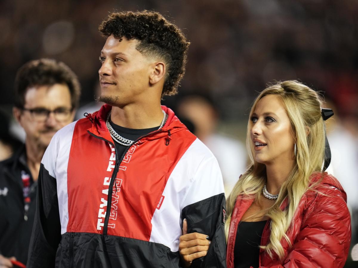 See Brittany & Patrick Mahomes Son Bronze's Festive Game Day Outfit –  SheKnows