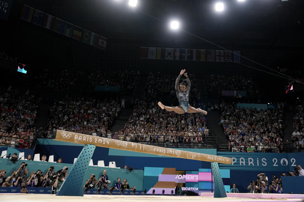 Biles compite con una lesión en la pantorrilla ¿Qué se sabe?