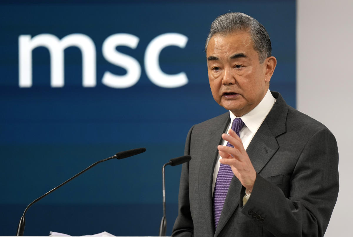 Menteri Luar Negeri Tiongkok mengatakan upaya menjauhkan negaranya dari perdagangan adalah kesalahan bersejarah