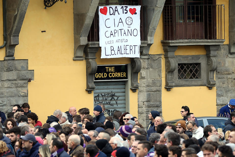<p>Fans mourn the loss of the Fiorentina skipper </p>