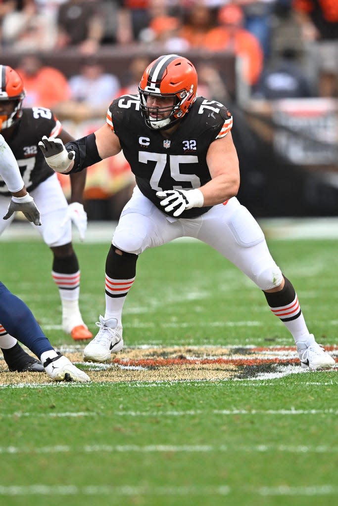 Cleveland Browns guard Joel Bitonio (75) blocks against the Tennessee Titans on Sept. 24 in Cleveland.