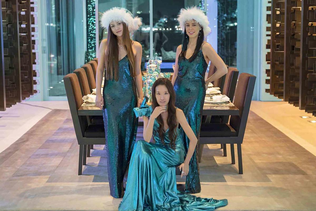 Vera Wang, 74, and Her Daughters Look Like Triplets in Age-Defying Holiday  Photo: 'Me and My Girls
