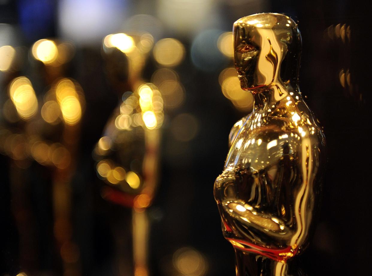 oscar statuette