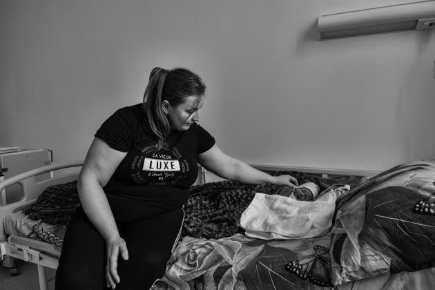 Halyna with her newborn baby in at a maternity ward in Lviv, Ukraine. (Photo: Seth Herald for HuffPost)