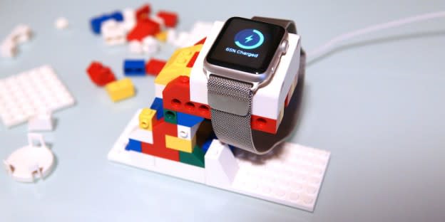 想幫 Apple Watch 找個家嗎？用樂高組一個如何？