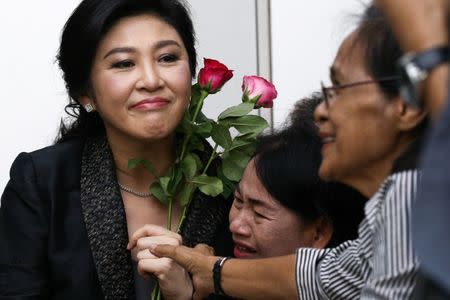 FILE PHOTO: Ousted former Thai prime minister Yingluck Shinawatra greets supporters as she arrives at the Supreme Court in Bangkok, Thailand, August 1, 2017. REUTERS/Athit Perawongmetha/File Photo