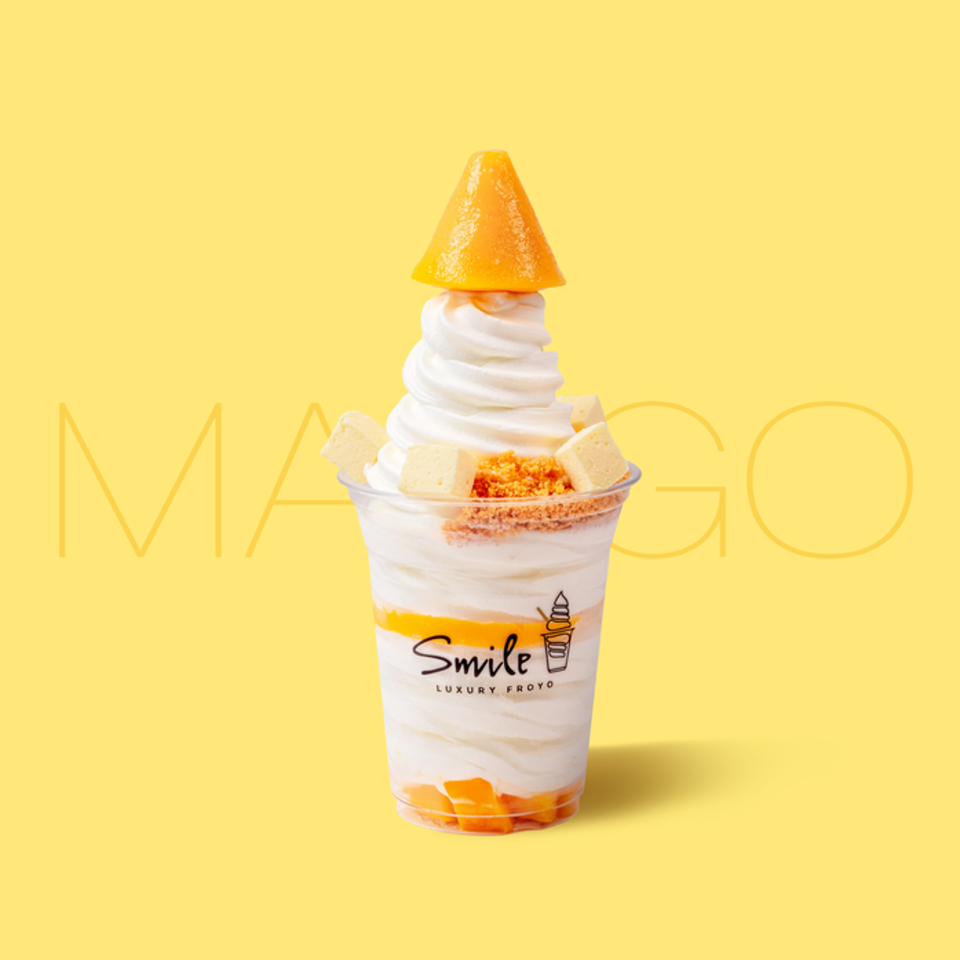 「芒果四重奏 Mango Fever」是夏日限定款。（330元／杯，Smile Froyo提供）
