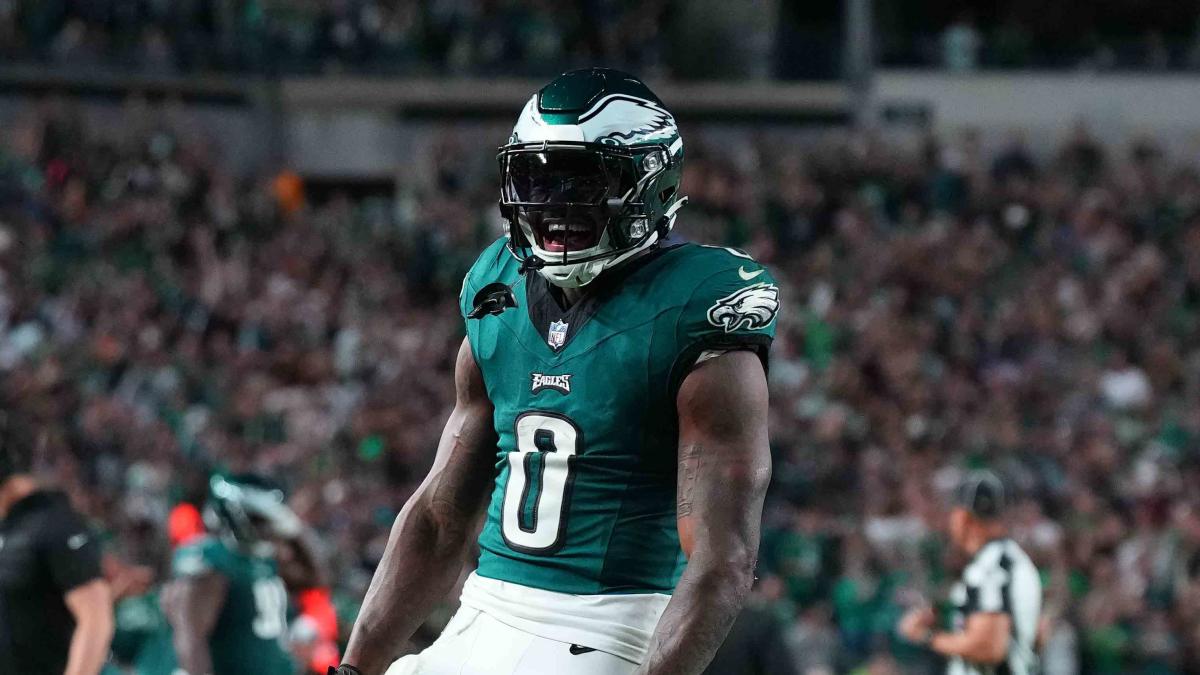 Eagles' D'Andre Swift scores touchdown on teams' first drive