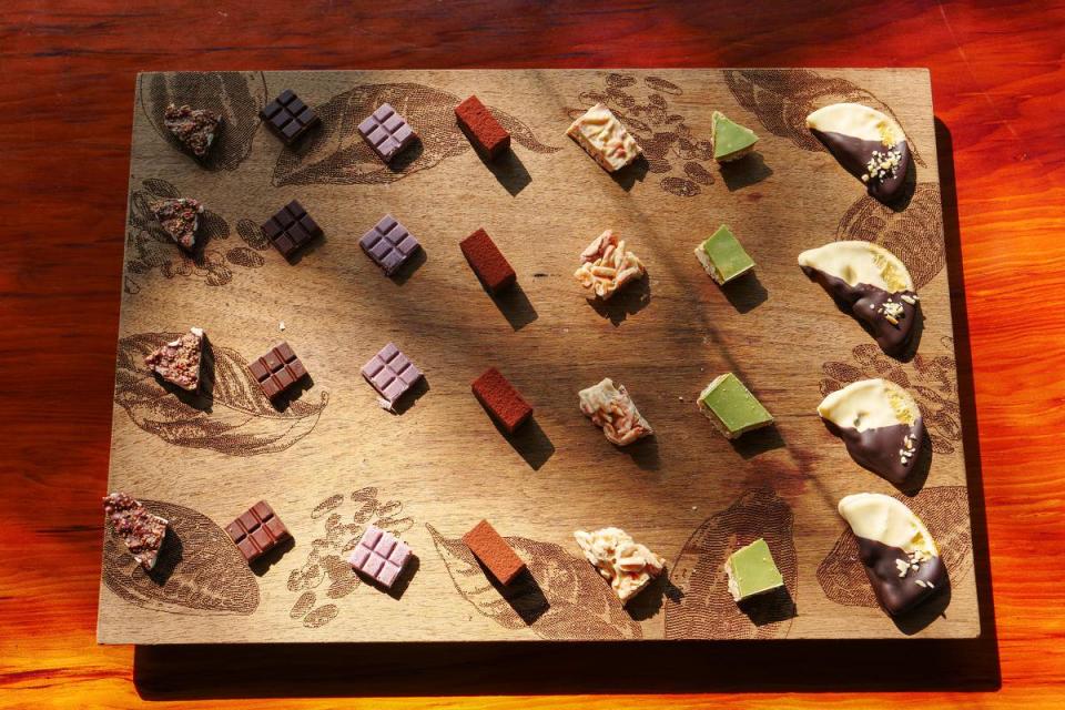 福灣與許多屏東可可農攜手，研發出一方風土一方風味的台灣味巧克力，也是合適送給外國人的台灣伴手禮。