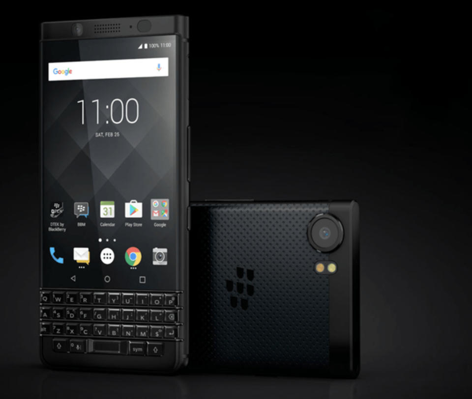 <p>Con una batería de menor capacidad que la del Moto E4 Plus, 4.000 mAh, el Blackberry Motion dura 13 horas y 23 minutos. (Foto: <a rel="nofollow noopener" href="http://blackberrymobile.com/sp/product/blackberry-motion/" target="_blank" data-ylk="slk:BlackBerry;elm:context_link;itc:0;sec:content-canvas" class="link ">BlackBerry</a>). </p>
