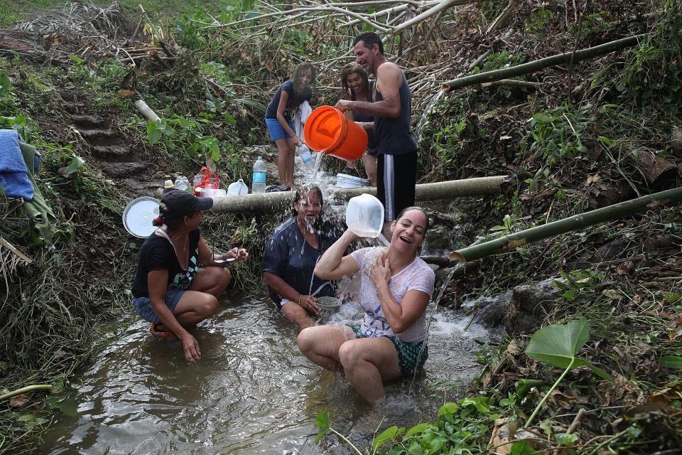 (FOTOS) De vuelta al pasado: así ha cambiado la vida en Puerto Rico tras el azote del huracán