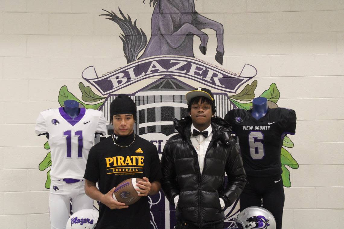 Ridge View receivers Zion Agnew, left, and Chris Lawson signed their letters of intnent on Dec. 21, 2022.