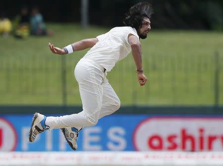 India's Ishant Sharma bowls during the third day of their third and final test cricket match against Sri Lanka in Colombo , August 30, 2015. REUTERS/Dinuka Liyanawatte