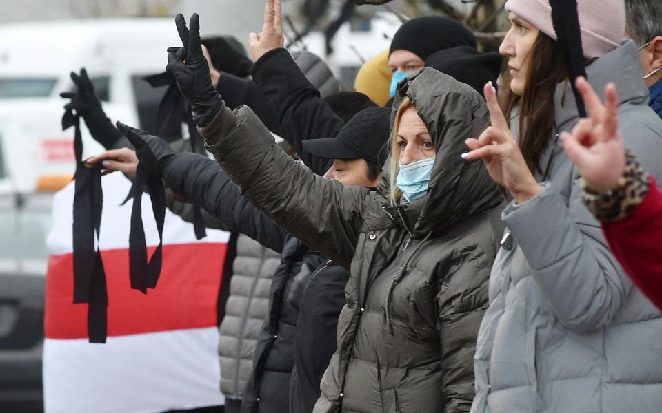 Mourners formed human chains all over Minsk in the memory of the killed protester - Shutterstock