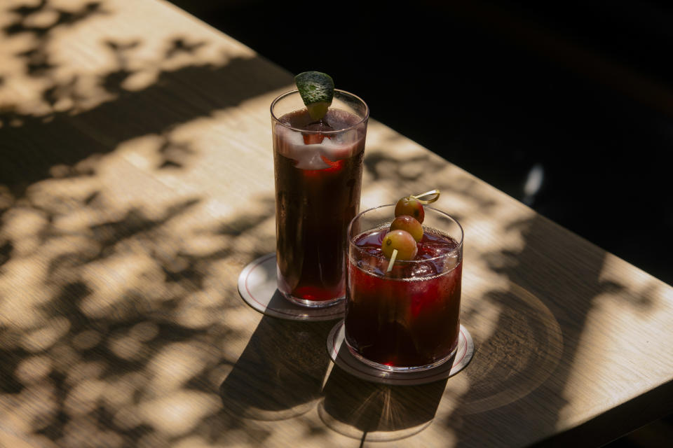 Claudia Berroa, propietaria y chef de Claudy's Kitchen, solía hacer chicha morada con su madre en Lima, Perú, con un fuego de leña. (Jose A. Alvarado Jr./The New York Times)