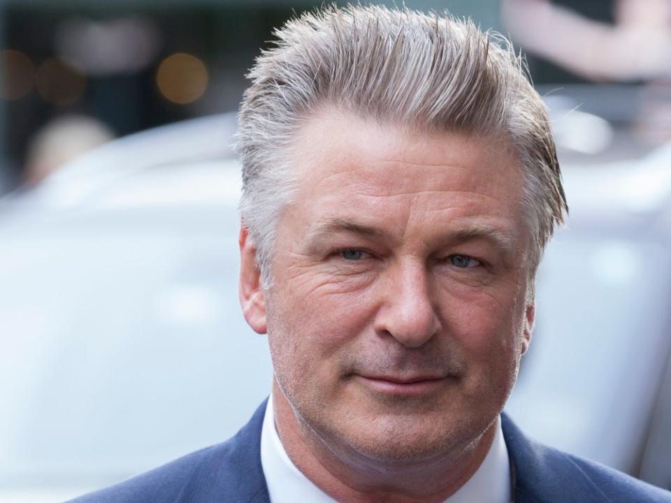 Alec Baldwin unterstützt Mann der getöteten Kamerafrau Halyna Hutchins. (Bild: lev radin/Shutterstock.com)