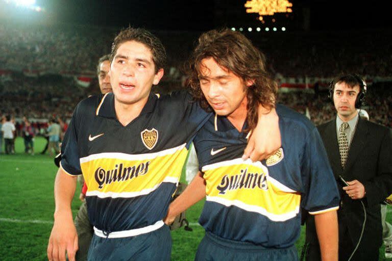 Riquelme, junto a Traverso, en 1997, la tarde del 25 de octubre en la que Boca le ganó a River en el Monumental y fue el último partido de Maradona