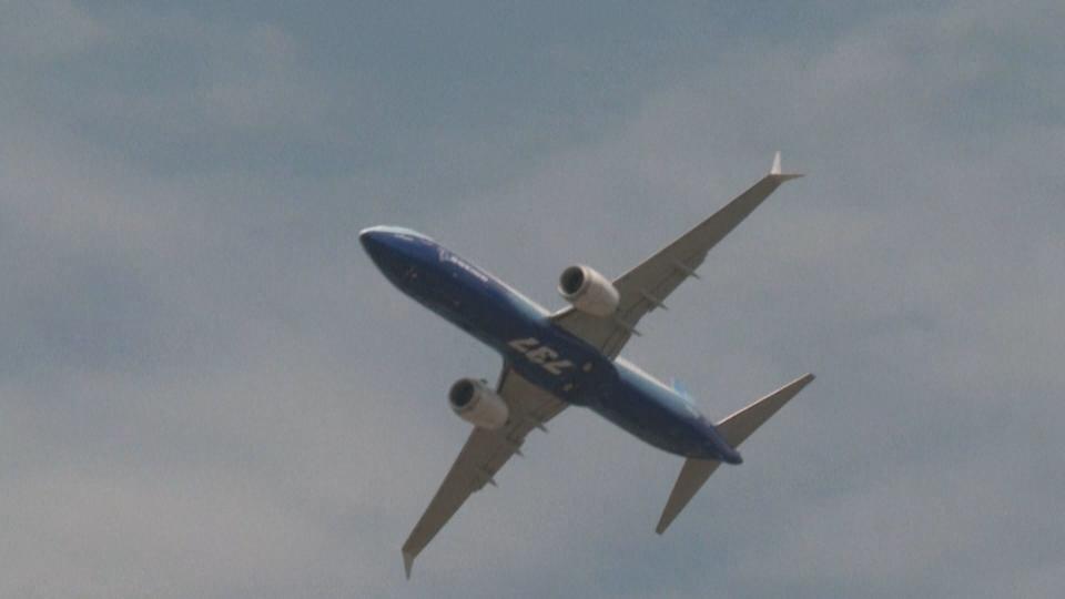 美國西南航空的一架飛機上，機長利用機上廣播警告「別再用AirDrop傳裸照」。（法新社，非當事航班）