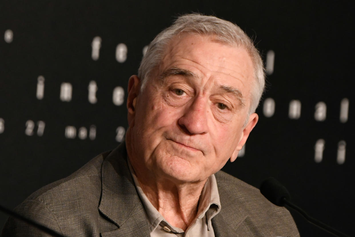 Robert De Niro arremete contra Apple por presuntamente censurar parte de su discurso político en los premios Gotham. 