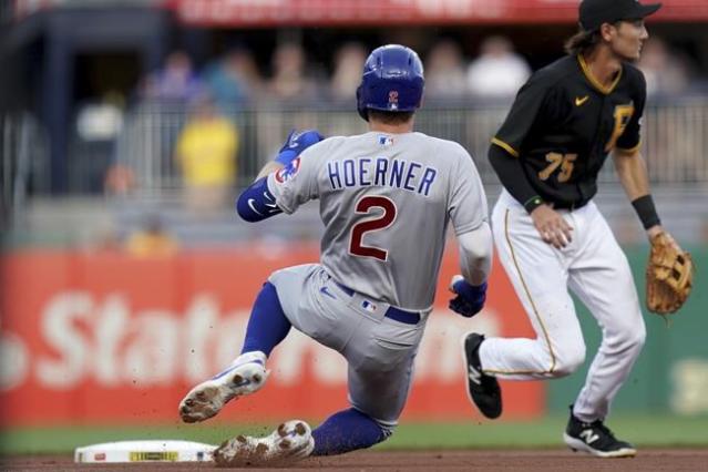 Ian Happ gets 3 hits as Cubs beat Brewers 5-4 on opening day