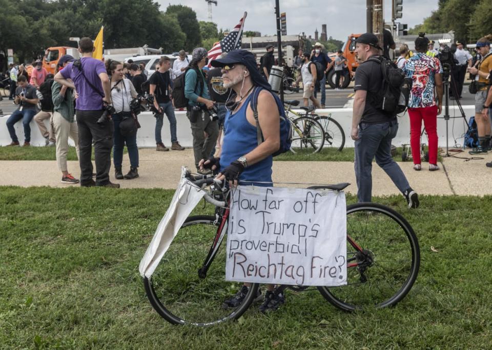 <div class="inline-image__title">1235337876</div> <div class="inline-image__caption"><p>The scene at the Justice for J6 rally in Washington, DC, on September 18, 2021, where demonstrators and counter-demonstrators gathered to face off over the fate of pro-Trump rioters who ransacked the US Capitol on January 6, 2021.</p></div> <div class="inline-image__credit">ANDREW CABALLERO-REYNOLDS/AFP via Getty Images</div>