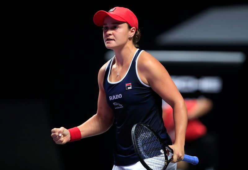 Foto de archivo. La tenista australiana Ashleigh Barty celebra después de ganar la final del WTA Tour Finals contra la ucraniana Elina Svitolina en el Shenzhen Bay Sports Center, provincia de Guangdong, China.