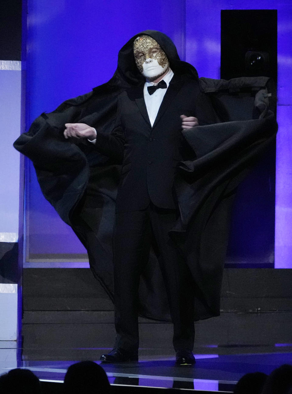 Actor Mike Myers wears a cloak and mask in reference to the 1999 film "Eyes Wide Shut" during the 49th AFI Life Achievement Award tribute to Nicole Kidman, Saturday, April 27, 2024, at the Dolby Theatre in Los Angeles. Kidman was one of the stars of the film, which was directed by the late Stanley Kubrick. (AP Photo/Chris Pizzello)