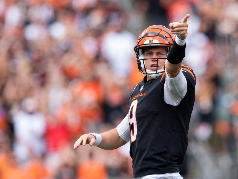 Joe Burrow signals after running for a first down against the Pittsburgh Steelers.