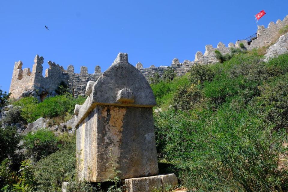 Tumbas junto al castillo de Simena.