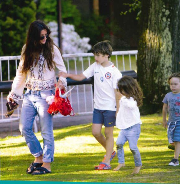 Domingo en familia. La pareja alquiló una quinta de fin de semana por dos años, en el country de Tortugas, Buenos Aires, a una cuadra y media del lugar donde se jugó la final del Abierto de Polo. - Foto: Gente