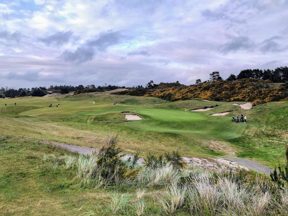 Reist ihr mit Menschen, die eure Begeisterung für Golf nicht teilen, dann steuert doch ein Resort mit Alternativprogrammen wie Wanderwegen an. - Copyright: Chris Babcock/Getty Images