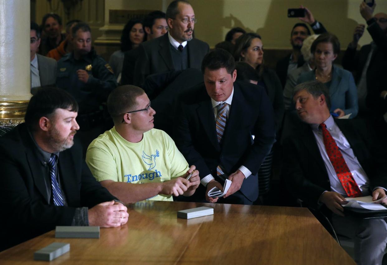 <span class="caption">On Dec. 19, 2016, Colorado elector Micheal Baca, in T-shirt second from left, cast his electoral ballot for John Kasich, though Hillary Clinton had won his state's popular vote.</span> <span class="attribution"><a class="link " href="http://www.apimages.com/metadata/Index/Electoral-College-Colorado/ee5369d0be464da3a3e24e38d975067f/3/0" rel="nofollow noopener" target="_blank" data-ylk="slk:AP Photo/Brennan Linsley;elm:context_link;itc:0;sec:content-canvas">AP Photo/Brennan Linsley</a></span>