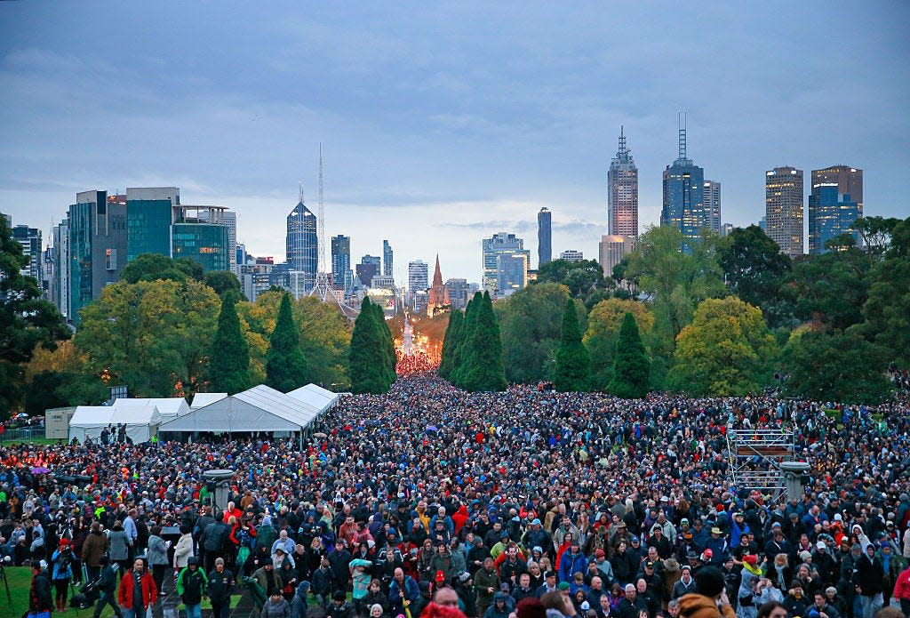 anzac crowd