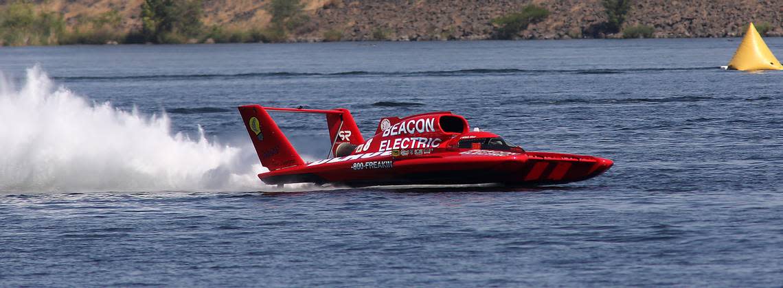 Driver J. Michael Kelly rockets around the Columbia River in the U-8 Beacon Electric unlimited hydroplane during testing for the Columbia Cup race in the Tri-Cities.