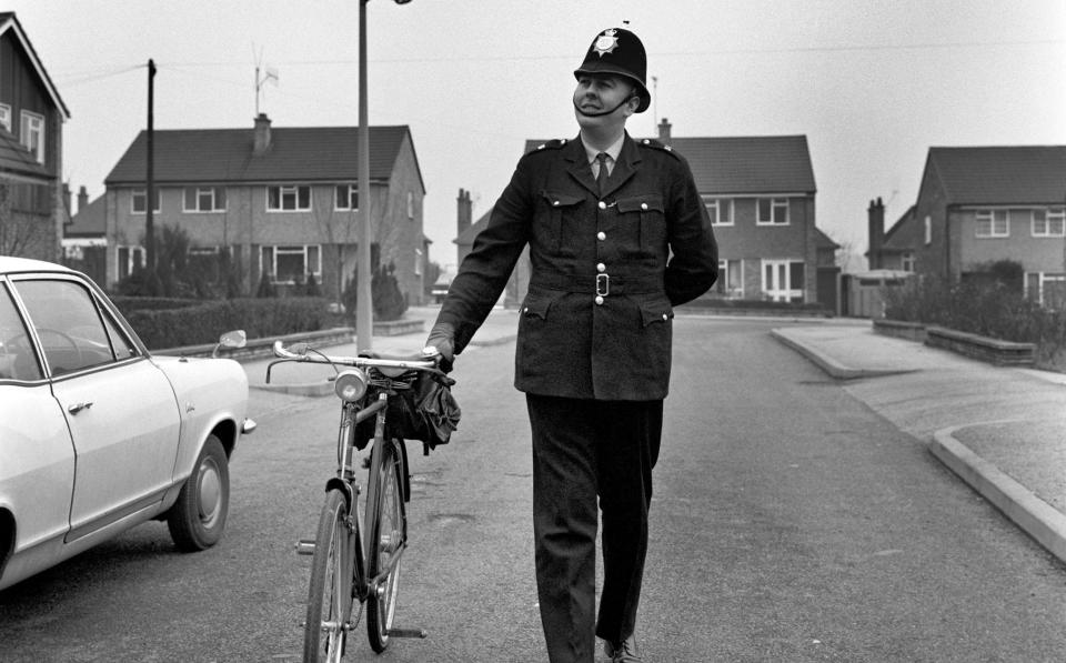 Gone are the days of the friendly local bobby wandering the streets - Mirrorpix