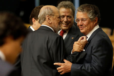 Judge Marco Aurelio Mello (R) greets Sepulveda Pertence, a lawyer representing former Brazilian president Luiz Inacio Lula da Silva before a session of the Supreme Court, in Brasilia, Brazil March 21, 2018. REUTERS/Ueslei Marcelino