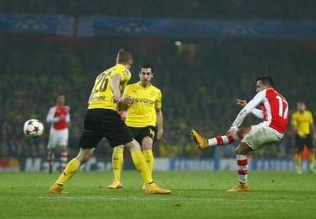 Arsenal's Arsenal's Alexis Sanchez (R) scores a goal against Borussia Dortmund during their Champions League group D soccer match in London November 26, 2014. REUTERS/Eddie Keogh