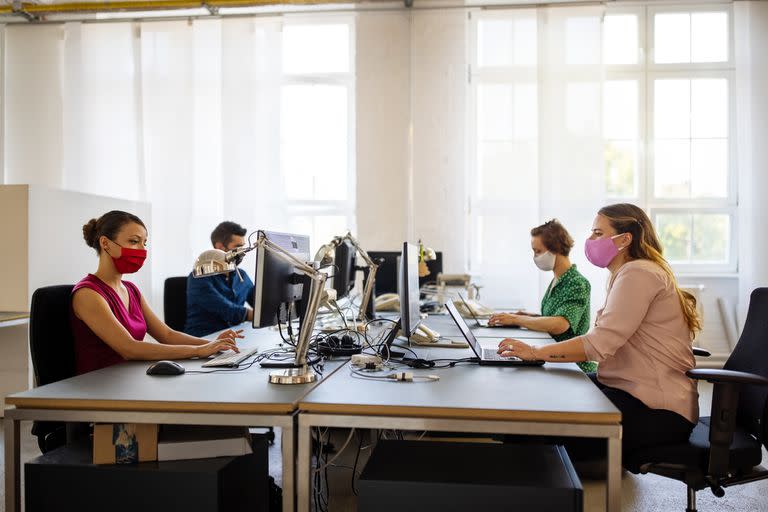 La pospandemia llegará con el desafío de conjugar los intereses de las empresas con los de los empleados acostumbrados al teletrabajo