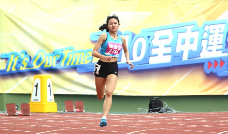 麥寮高中楊睿萱以54.33奪金，打破懸29年的全中運高女400公尺大會紀錄。林嘉欣／攝影。