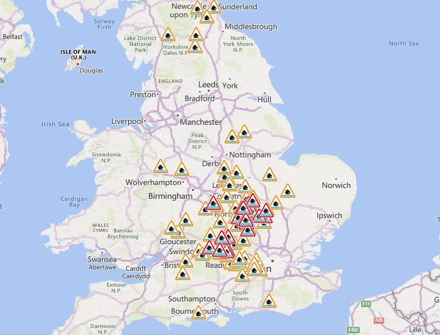 Map showing flood warnings (in red) and flood alerts (in yellow) (Environment Agency)