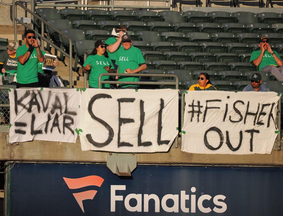 In the first home game since the Oakland A's announced plans to move to Las Vegas, A's fans display their displeasure with team president Dave Kaval and owner John Fisher.