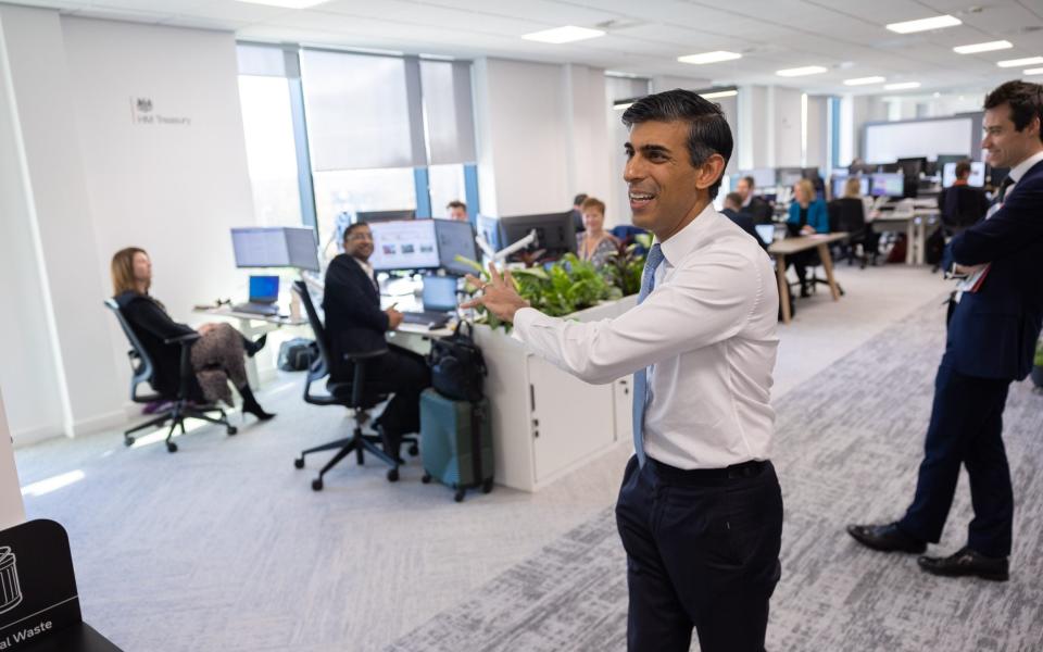 The Prime Minister Rishi Sunak meets some of the staff working at the Darlington Economic Campus in Darlington on November 25 - Simon Walker/10 Downing Street