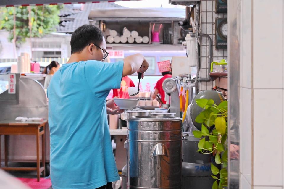 台中忠孝夜市｜蔡家豆花/小胖刈包