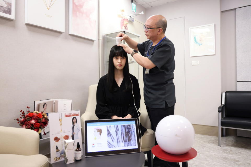 拜科技之賜，中西醫可藉由頭皮檢測得知頭皮狀況，初步分析出造成落髮的成因。圖／陳賜哿攝