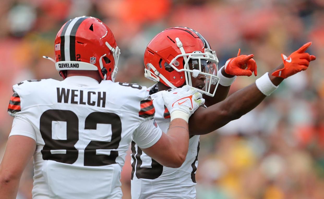 Cleveland Browns wide receiver Jamari Thrash (80) celebrates a first down catch with Cleveland Browns tight end Treyton Welch (82) during the second half of an NFL preseason football game at Cleveland Browns Stadium, Saturday, Aug. 10, 2024, in Cleveland, Ohio.